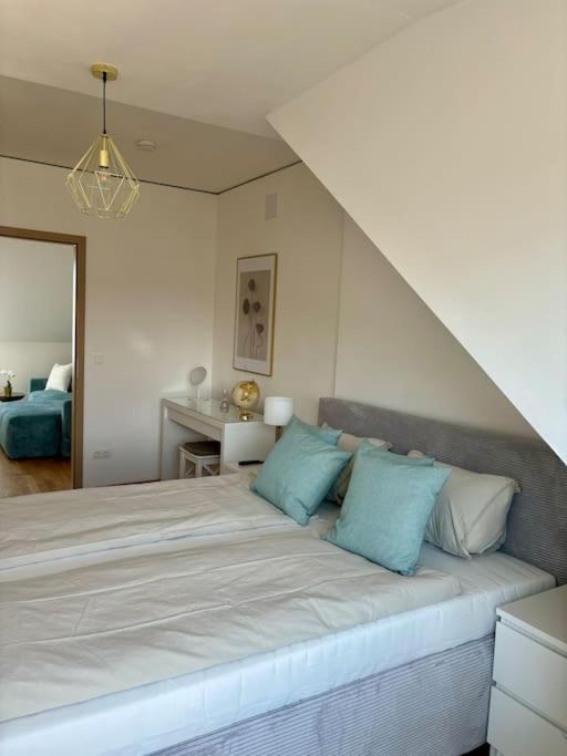 Helle Dachgeschosswohnung Im Zentrum Appartamento Klagenfurt am Woerthersee
